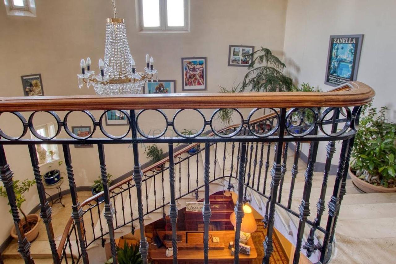 Le Mogador Chateau Du Martinet Violès Kültér fotó